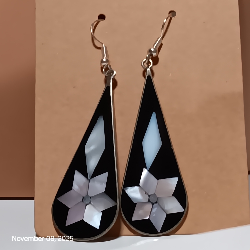 Alpaca Mexico Silver Onyx Pearl Inlay Earrings